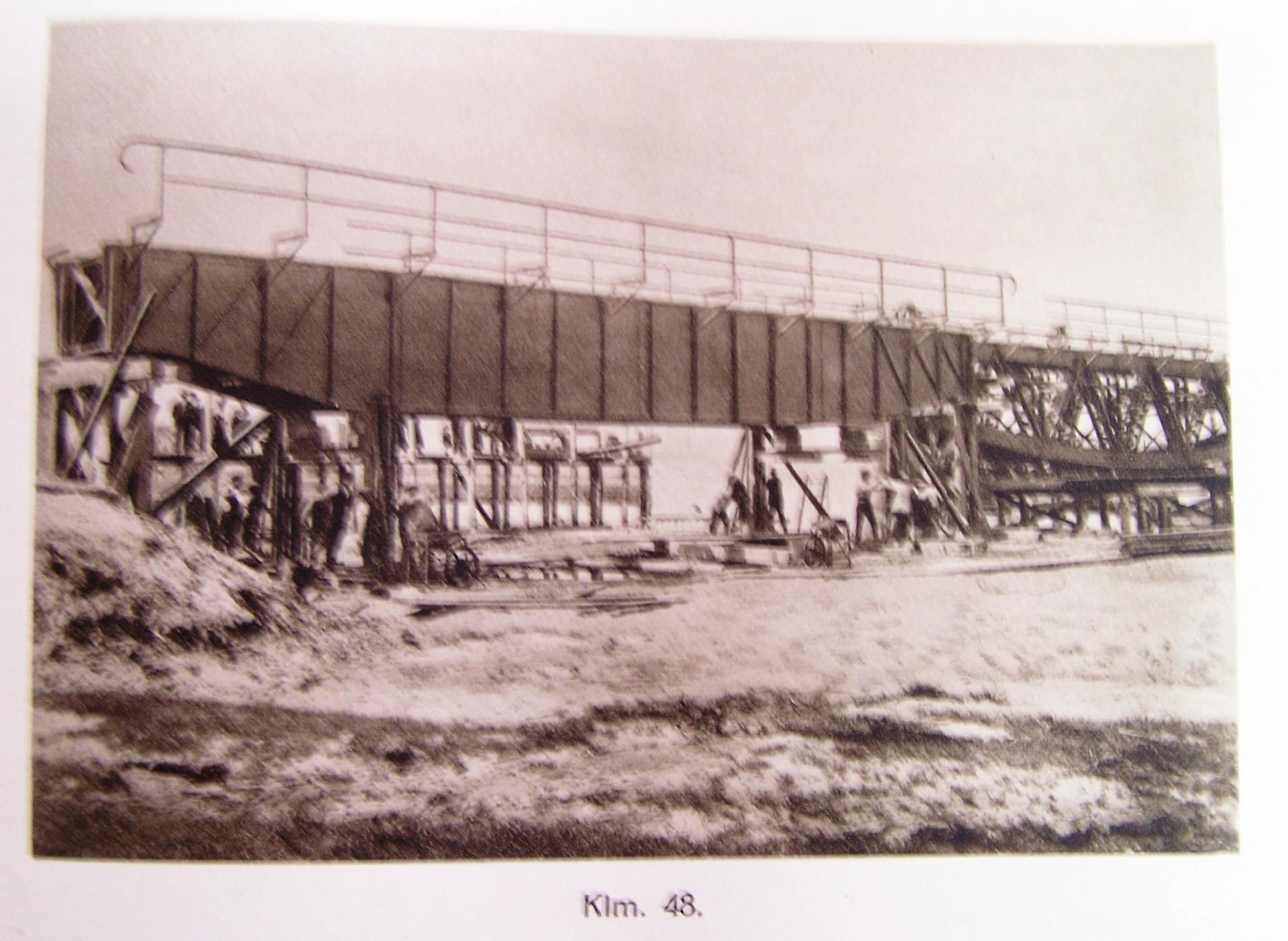 most w budowie