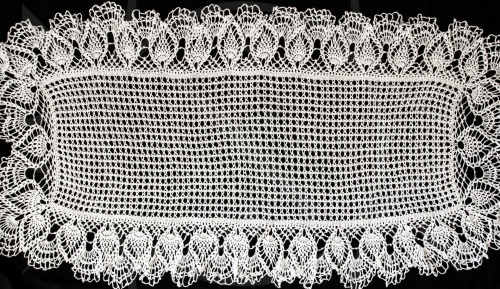 Bieżnik z ananasami dookoła 115x60 cm #bieżnik #crochet #crochetting #knitting #obrus #ozdoby #RobótkiNaDrutach #szydelkowanie #szydełko