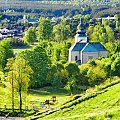 Nie stare, nie nowe, takie w sam raz. Widok ze wzgórza zamkowego na Olsztyn (z kościołem pw. św. Jana Chrzciciela) w pierwszym planie #miasto #kosciół #Olsztyn #Jura